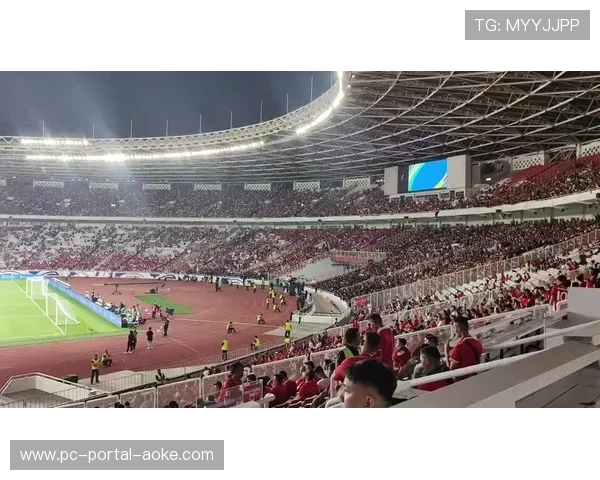 欧冠主题曲在伊蒂哈德球场响起时,看台球迷拼出巨型TIFO 欧冠主题曲在伊蒂哈德球场响起时,看台球迷拼出巨型TIFO